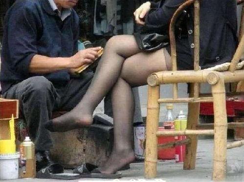 丝袜踢裆视频,网络热议的激情瞬间揭秘