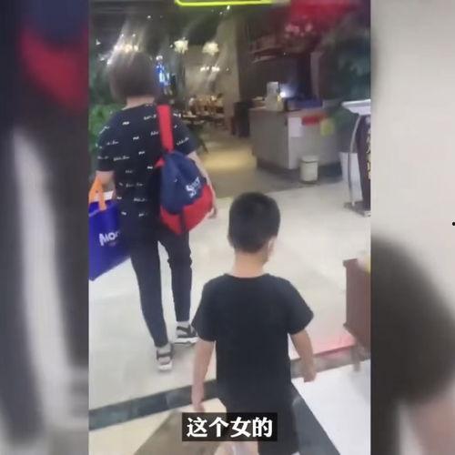 小男孩换裤子视频,小男孩换裤子的温馨一幕